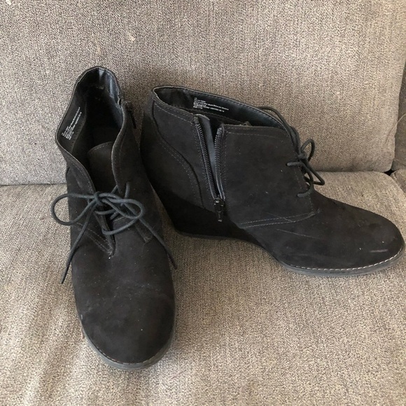 Universal Threads Black Suede Wedge Booties - Picture 1 of 4